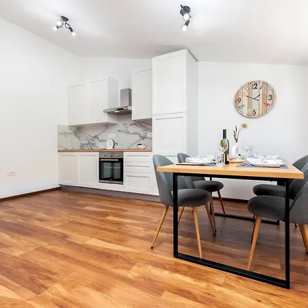 E&m Apartment Pula