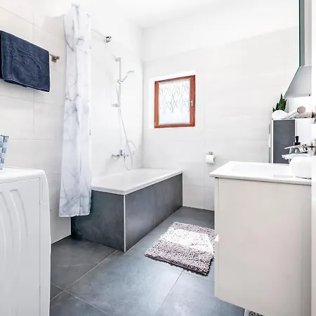 Apartment E&m